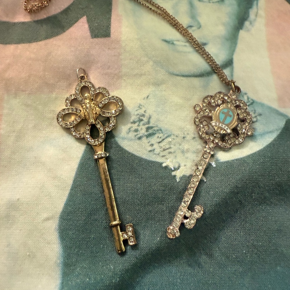 Elegant Gold and Silver Key Pendant Necklace